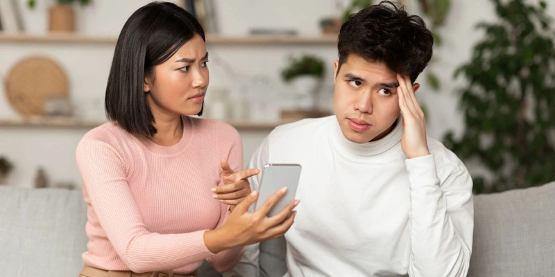 Kiểu con gái thích kiểm soát, ghen tuông vô lý